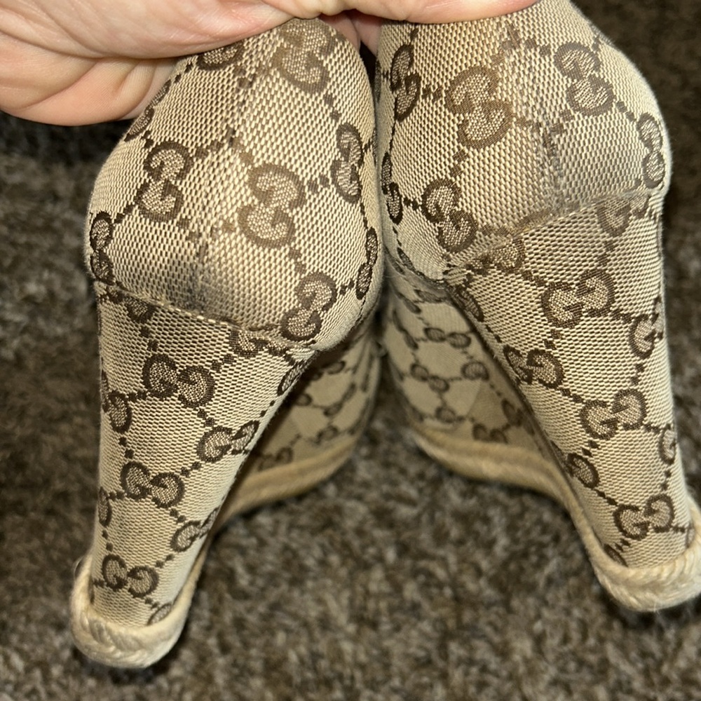 Gucci Brown Wedge Shoes with Peep-Toe Design - Picture 4 of 7